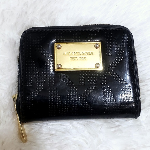 Michael Kors Handbags - Michael Kors | Square Wallet in Black